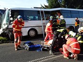 Srka osobnho auta a autobusu v esk Lp, idi auta zemel (12. listopadu