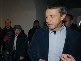 Svíku zapálil na Národní tíd i Pavel Bém (17. listopad 2013).