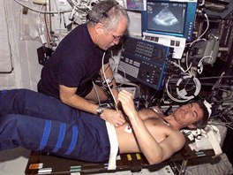 Zaízení ADUM (Advanced Diagnostic Ultrasound in Microgravity) slouilo k...