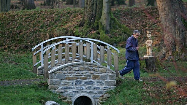 Ve Zbo slou park stejn jako cel zmek zdravotn postienm.