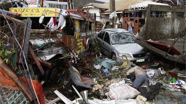Nsledky dn tajfunu na Filipnch (10. listopadu 2013)