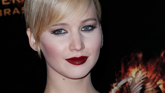 Jennifer Lawrence vyrazila na premiru v Pai odvn bez podprsenky.