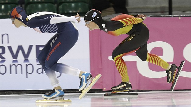 VELK BITVA. Martina Sblkov bojuje v Salt Lake City s Claudi Pechsteinovou. 