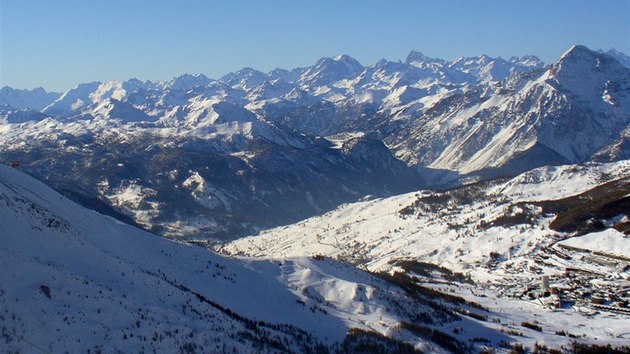 Panoramatick pohled na Sestriere z Monte Rotta