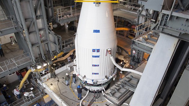 pravy rakety Atlas V, kter se pipravuje ke startu k Marsu s druic Maven.