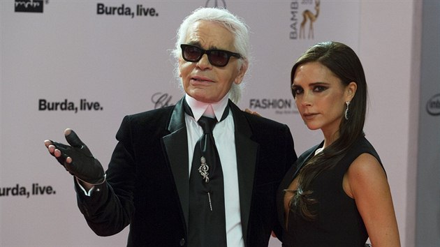 Karl Lagerfeld a Victoria Beckhamov (14. listopadu 2013)