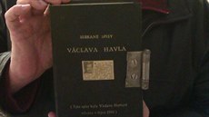 Sebrané spisy Václava Havla opatřené petlicí. Sebrané spisy Václava Havla opatřené petlicí.