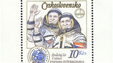 Píprava mezinárodní posádky Sojuz 28 ve Hvzdném msteku v SSSR. Vladimír Remek (vlevo) a Alexej Gubarev v modelu orbitální stanice Saljut bhem výcviku.