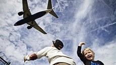 Největší nevýhodou pardubického letiště je to, že leží příliš blízko obytné... Největší nevýhodou pardubického letiště je to, že leží příliš blízko obytné...