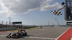 V CÍLI. Sebastian Vettel vítzí ve Velké cen USA. 