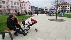 Předchozí podoba náměstí čelila velké kritice, teď jsou lidé spokojenější. Předchozí podoba náměstí čelila velké kritice, teď jsou lidé spokojenější.
