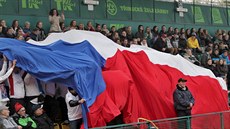 NADENÍ FANOUCI. eské tenisty vítala v Prostjov poetná armáda fanouk.