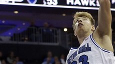 ECH V AMERICKÉ NCAA. Patrik Auda ze Seton Hall stílí na ko Monmouthu.