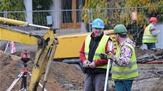 Stavba pavilonu leknín v liberecké botanické zahrad.