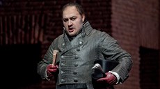 George Ganidze jako Scarpia V pedstavení Tosca v podání Metropolitní opery