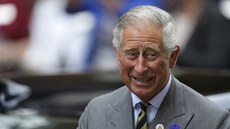 Princ Charles se přijel do nemocnice podívat na svého prvorozeného vnuka (22. Princ Charles se přijel do nemocnice podívat na svého prvorozeného vnuka (22.