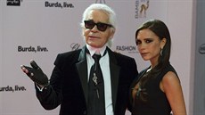 Karl Lagerfeld a Victoria Beckhamová (14. listopadu 2013)