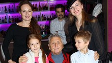 Markéta Hrubeová s dcerou Cristel, Jií Menzel a Martina Kociánová se synem...