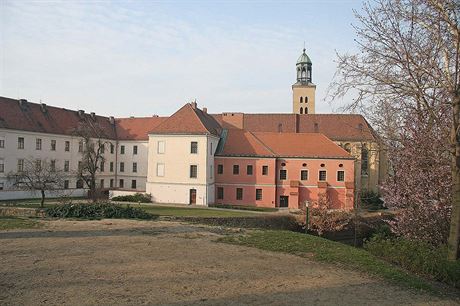 Mezi stavbami, o které církve v rámci restitucí ádají, je i Minoritský kláter v Opav.