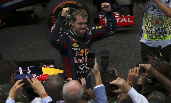 ABSOLUTNÍ VLÁDCE. Sebastian Vettel ovládl i Velkou cenu Brazílie a vyrovnal