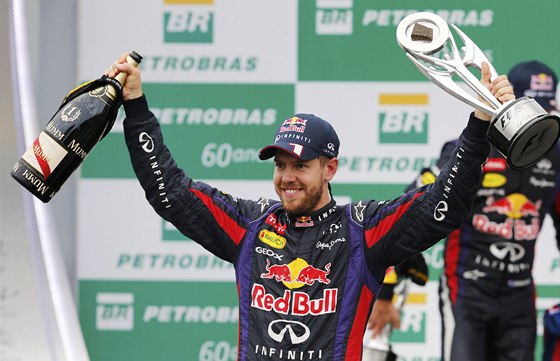 ZASE ON. Sebastian Vettel se raduje z devátého triumfu v ad. Ovládl i