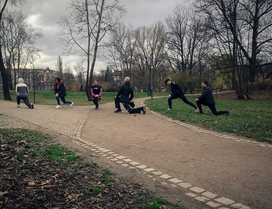 Tréninky v brnnském parku Luánky pod vedením trenéra Karla W.