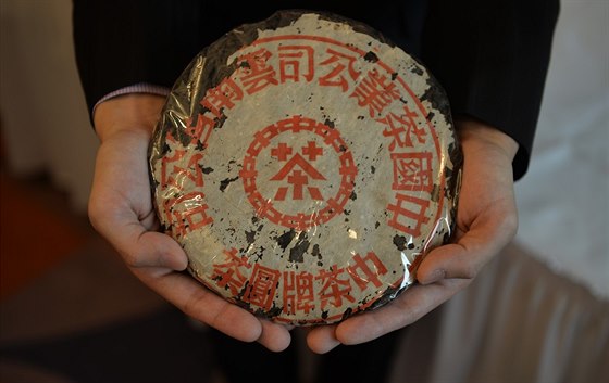 Balík lístk aje pchu-er z Jün-nanu pochází z 50. let minulého století. Jeho...