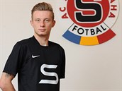 Sparansk fotbalista Ladislav Krej v retrodresu.