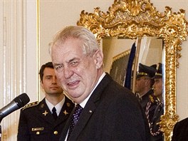 Prezident Milo Zeman jmenoval stavnho soudce Radovana Suchnka (26....
