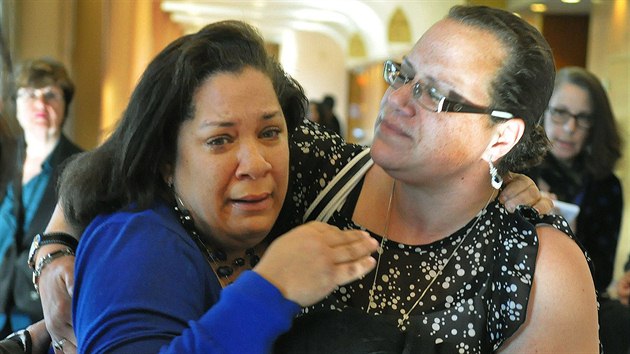 Dcery Carmen Colonov u soudu s vrahem jejich matky Josephem Nasem (23. listopadu 2013)
