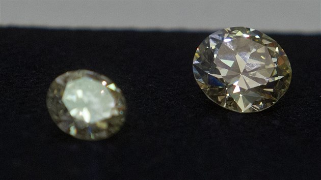 Briliant o vze 24,1 kart ze sbrek Prodovdeckho muzea Nrodnho muzea je nejvtm ve veejnch eskch sbrkch. K vidn budou ale tak uniktn diamanty v surovm stavu. 
