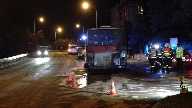 Por autobusu MHD v prask Podblohorsk ulici.