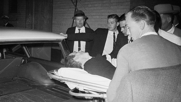 Dva dny po svm zaten, 24. listopadu 1963, byl sm Oswald zastelen.
