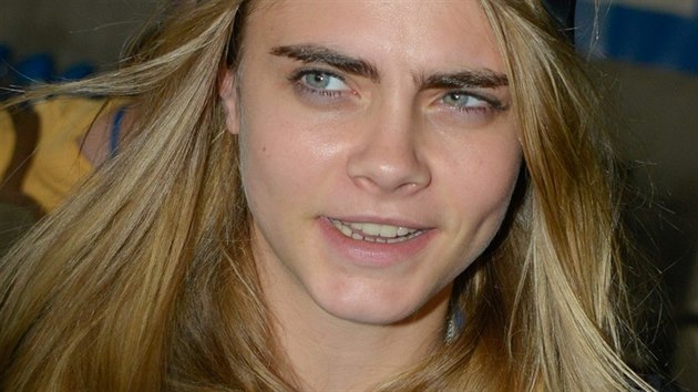 V civilu psob Cara Delevingne sp jako kluk.