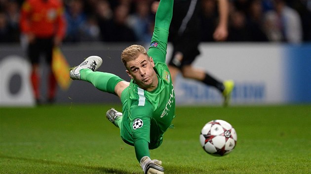 Brank Joe Hart z Manchesteru City sleduje, jestli m skon v brn, protoe u v, e na nj nedoshne.