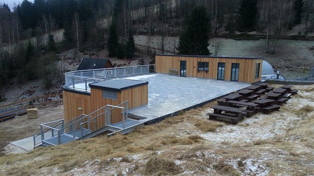 Nov samoobslun restaurace alpskho typu s terasou a vhledem v Herlkovicch v Krkonoch (29.11.2013).