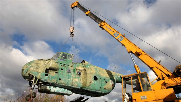 Do olomouckho leteckho muzea v Needn pivezli nov exponty. Hlavnm skvostem je mezi nimi sovtsk vrtulnk Mil Mi-4, kter na pelomu 50. a 60. let ltal mimo jin prv v Olomouci.
