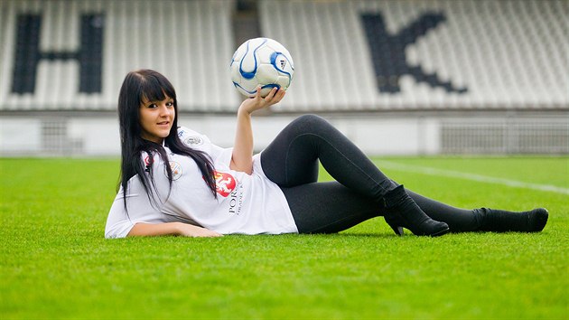 Fanynka Radka Ondrkov vyhrla titul Miss Internet FC Hradec Krlov.