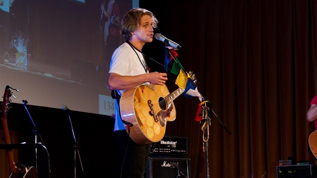Tom Klus na charitativnm koncertu Srdce na dlani