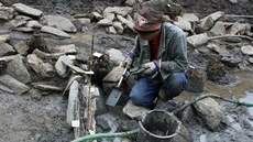 Pozstatky "zlatého dolu" objevili archeologové nkolik metr pod zemí.