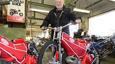 Firma D-ANA obnovila výrobu plochodrážních motocyklů Jawa v Divišově. Stroj pro Firma D-ANA obnovila výrobu plochodrážních motocyklů Jawa v Divišově. Stroj pro