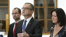 Zleva Jan Farský, Miroslav Kalousek a Helena Langšádlová z TOP 09 na tiskové... Zleva Jan Farský, Miroslav Kalousek a Helena Langšádlová z TOP 09 na tiskové...