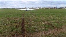 Pilot letadla Zlín 226MS musel kvli porue motoru nouzov pistát v...