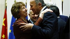 Francouzský ministr zahranií Laurent Fabius a éfka evropské diplomacie