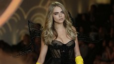 Cara Delevingne na pehlídce Victoria's Secret