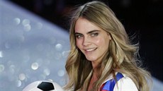 Cara Delevingne na pehlídce Victoria's Secret v New Yorku (2013)