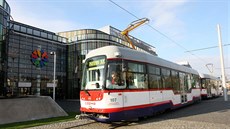 Na nové olomoucké tramvajové trati na sídliště Nové Sady kolem obchodní Galerie... Na nové olomoucké tramvajové trati na sídliště Nové Sady kolem obchodní Galerie...