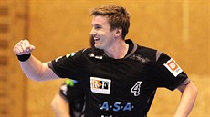 Lovosický házenká Jan Landa se raduje z gólu v utkání s KP Brno.