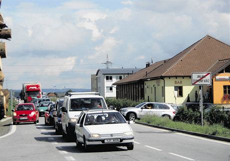 Kiovatka u Tí viek v Jihlav. Kíení hlavní silnice od Havlíkova Brodu...