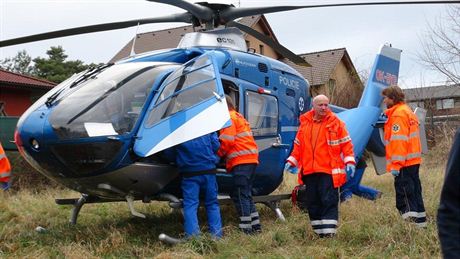 Do Tuchlovic zamíil vrtulník praské záchranky. Ilustraní foto